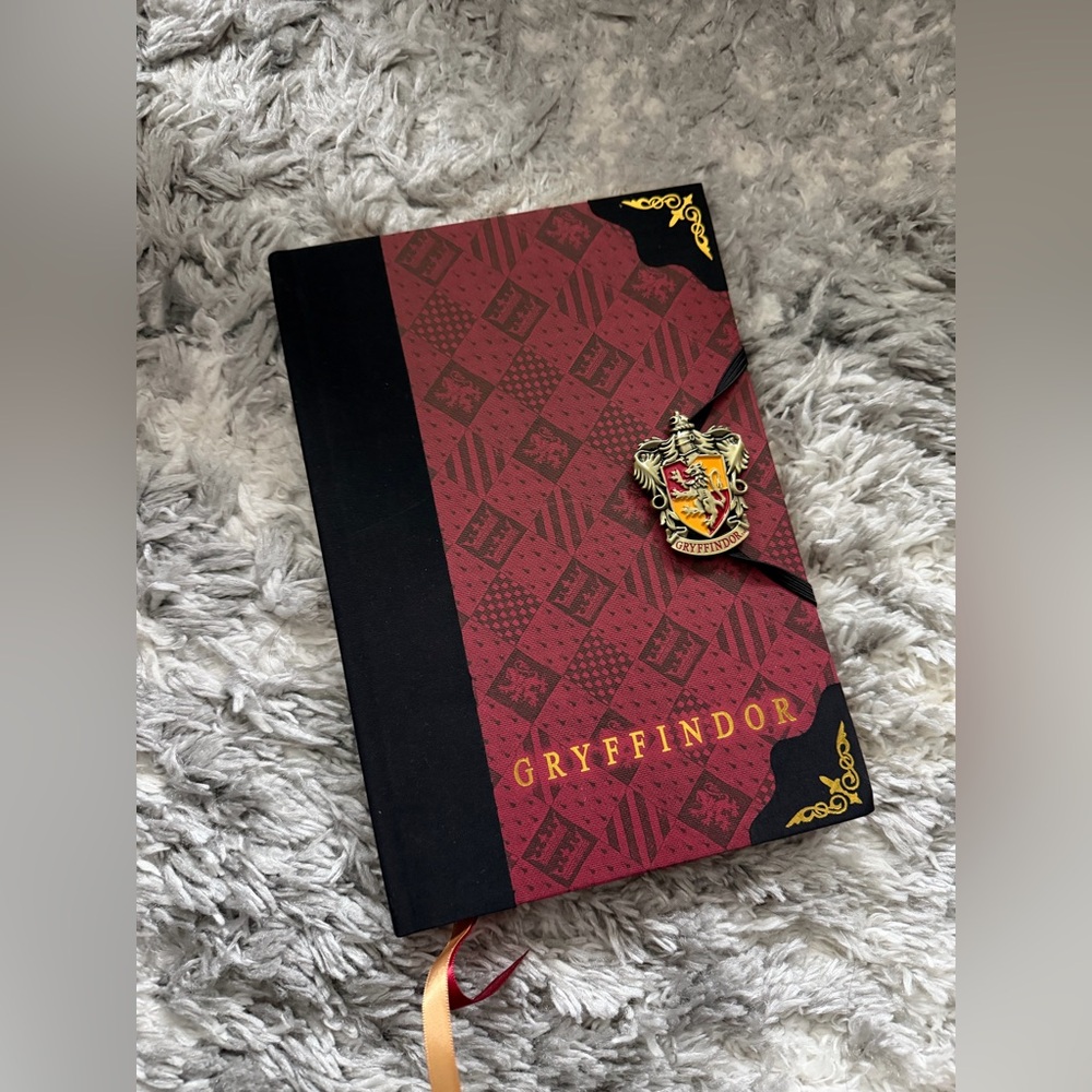 Harry Potter Gryffindor Journal with Crest